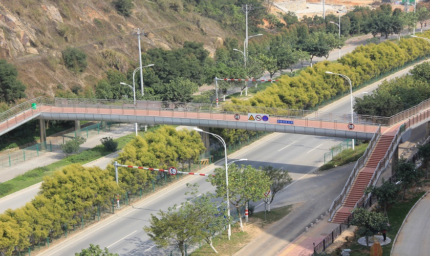 海滄實驗中學(xué)天橋.jpg